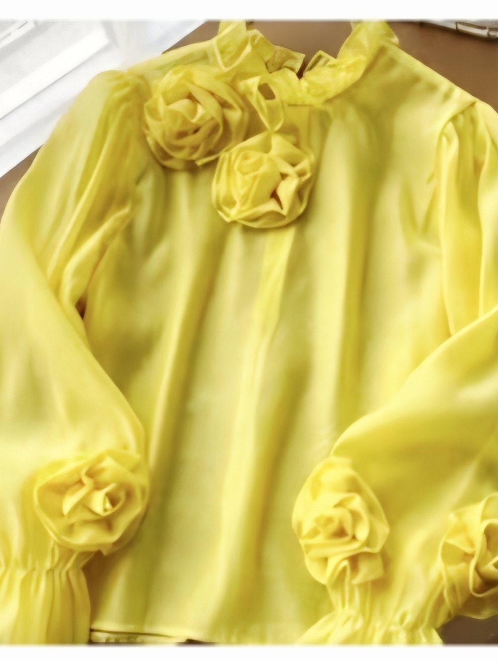 💛NEW!Sunshine Yellow Sheer Blouse with floral appliques✨️ for almost any even💫